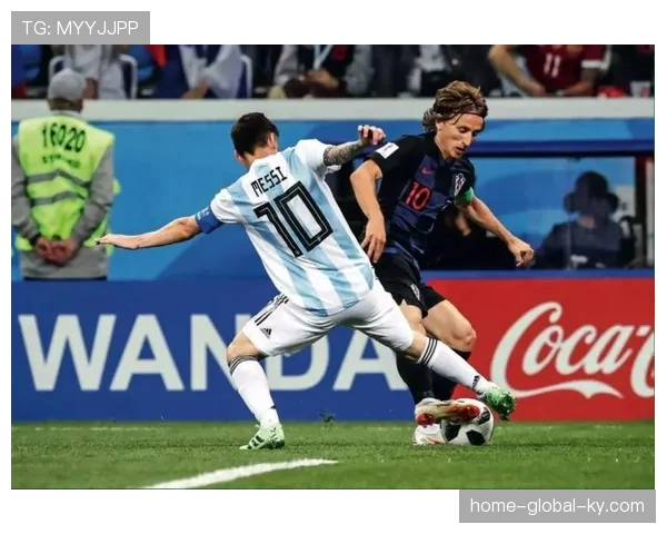 皇马后防线与中场衔接问题，导致防守转换时出现混乱